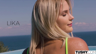 Шикарная светловолосая девушка пробует свой первый анальный секс в жизни