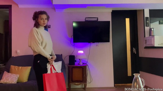 Первый раз в попку больно, зато за аренду можно не платить — еби